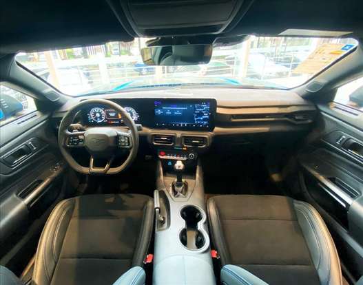 FORD-MUSTANG-2025