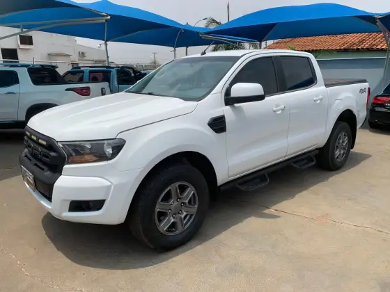 FORD RANGER 2.2 XLS 4X4 CD 16V DIESEL 4P AUTOMÁTICO