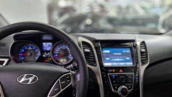 HYUNDAI-I30-1.8 MPI 16V GASOLINA 4P AUTOMATICO HYUNDAI-I30-2015