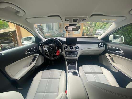 MERCEDES-BENZ-GLA 200-2018