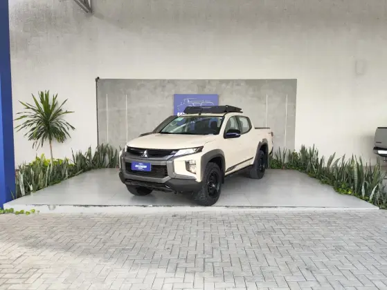 MITSUBISHI L200 TRITON 2.4 16V TURBO DIESEL SPORT SAVANA CD 4P 4X4 AUTOMÁTICO