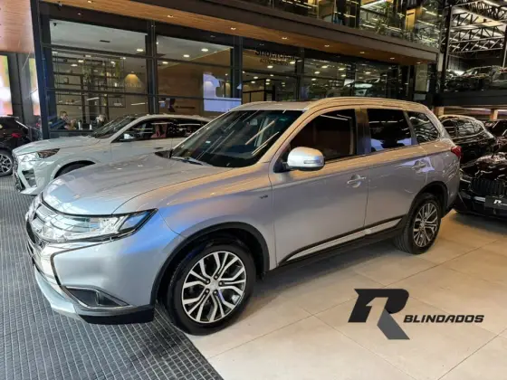 MITSUBISHI OUTLANDER 3.0 GT 4X4 V6 24V GASOLINA 4P AUTOMÁTICO