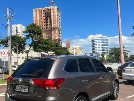 MITSUBISHI-OUTLANDER-3.0 GT 4X4 V6 24V GASOLINA 4P AUTOMÁTICO MITSUBISHI-OUTLANDER-2017