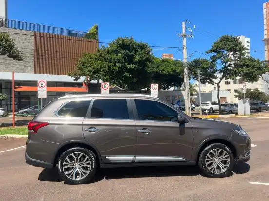 MITSUBISHI-OUTLANDER-2017