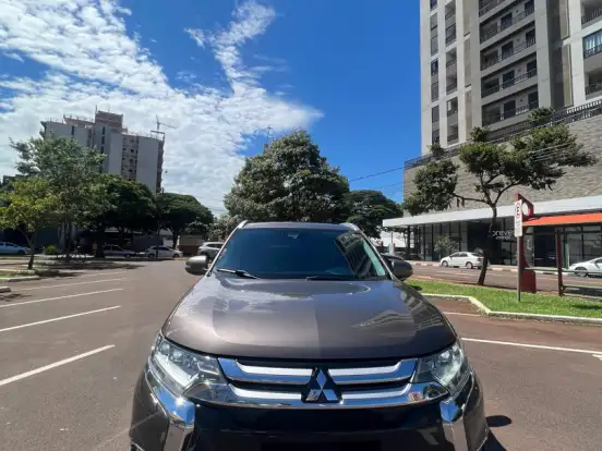 MITSUBISHI-OUTLANDER-3.0 GT 4X4 V6 24V GASOLINA 4P AUTOMÁTICO MITSUBISHI-OUTLANDER-2017