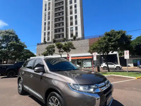 MITSUBISHI-OUTLANDER-3.0 GT 4X4 V6 24V GASOLINA 4P AUTOMÁTICO MITSUBISHI-OUTLANDER-2017