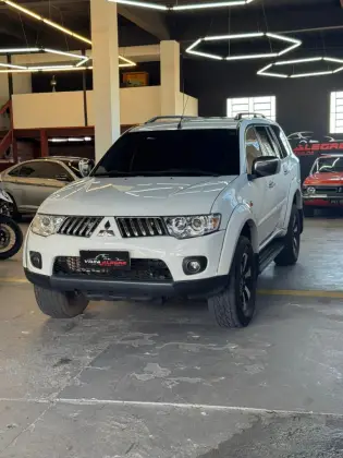 MITSUBISHI PAJERO DAKAR 3.2 HPE 4X4 7 LUGARES 16V TURBO INTERCOOLER DIESEL 4P AUTOMÁTICO