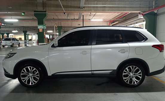 MITSUBISHI-OUTLANDER-2.0 16V GASOLINA 4P AUTOMÁTICO MITSUBISHI-OUTLANDER-2015