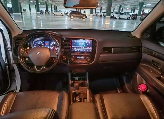 MITSUBISHI-OUTLANDER-2.0 16V GASOLINA 4P AUTOMÁTICO MITSUBISHI-OUTLANDER-2015
