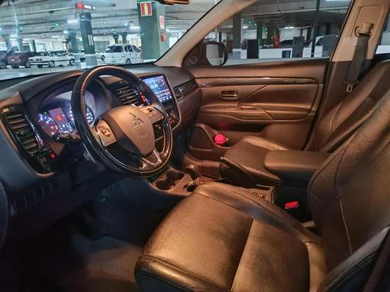 MITSUBISHI-OUTLANDER-2.0 16V GASOLINA 4P AUTOMÁTICO MITSUBISHI-OUTLANDER-2015