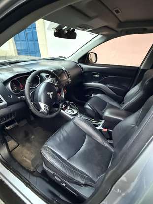 MITSUBISHI-OUTLANDER-2010