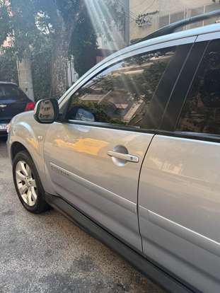 MITSUBISHI-OUTLANDER-2010
