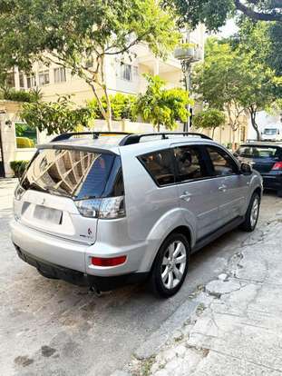 MITSUBISHI-OUTLANDER-2010