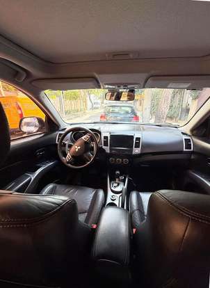 MITSUBISHI-OUTLANDER-2010