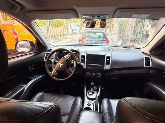 MITSUBISHI-OUTLANDER-3.0 GT 4X4 V6 24V GASOLINA 4P AUTOMÁTICO MITSUBISHI-OUTLANDER-2010