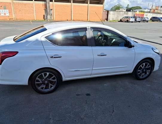 NISSAN-VERSA-2017