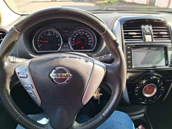 NISSAN-VERSA-2017