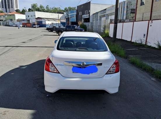 NISSAN-VERSA-2017