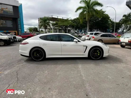 PORSCHE-PANAMERA-2011