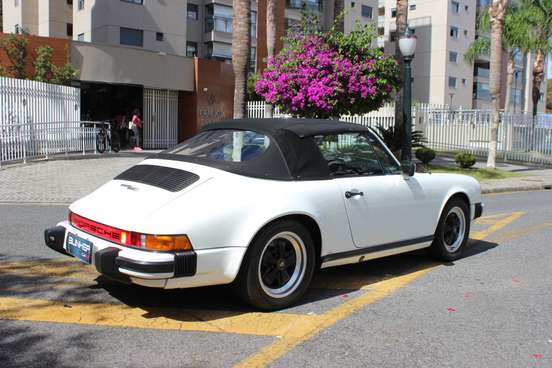 PORSCHE-911-1983