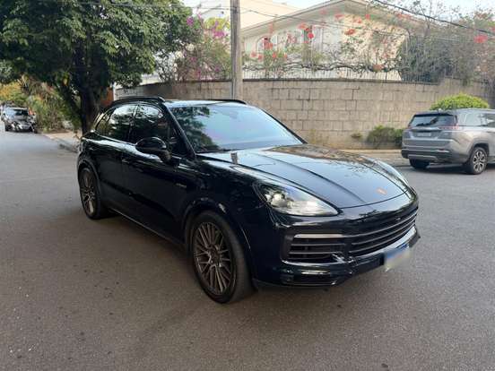 PORSCHE-CAYENNE-2022