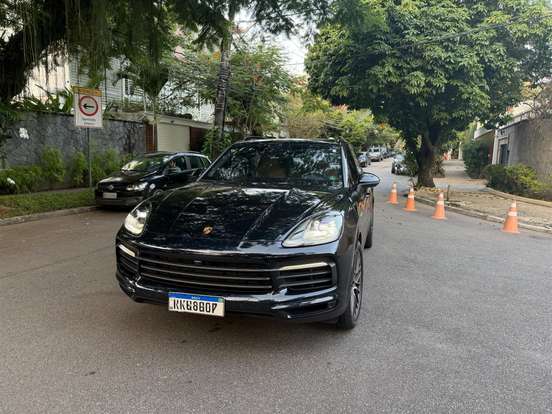 PORSCHE-CAYENNE-2022