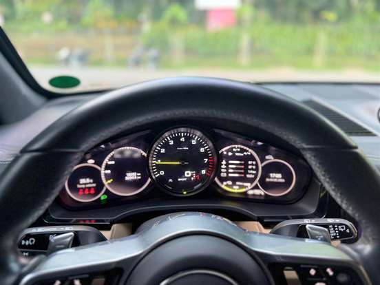 PORSCHE-CAYENNE-2022