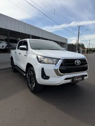 TOYOTA HILUX 2.8 D-4D TURBO DIESEL CD SRV 4X4 AUTOMÁTICO TOYOTA HILUX 2.8 D-4D TURBO DIESEL CD SRV 4X4 AUTOMÁTICO