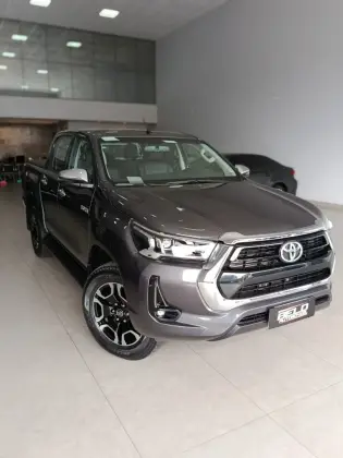 TOYOTA HILUX 2.8 D-4D TURBO DIESEL CD SRV 4X4 AUTOMÁTICO