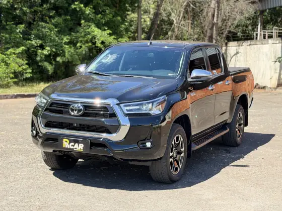 TOYOTA HILUX 2.8 D-4D TURBO DIESEL CD SRX 4X4 AUTOMÁTICO TOYOTA HILUX 2.8 D-4D TURBO DIESEL CD SRX 4X4 AUTOMÁTICO