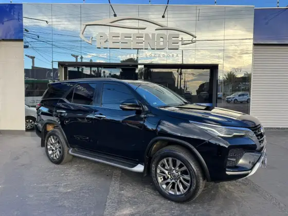 TOYOTA HILUX SW4 2.8 D-4D TURBO DIESEL SRX 7L 4X4 AUTOMÁTICO