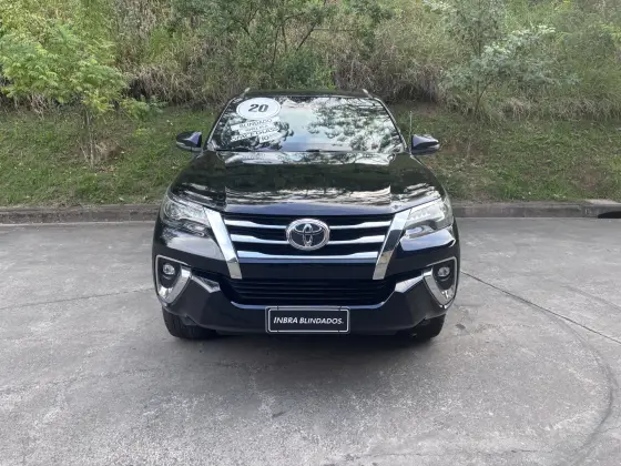 TOYOTA HILUX SW4 2.8 SRX 4X4 7 LUGARES 16V TURBO INTERCOOLER DIESEL 4P AUTOMÁTICO