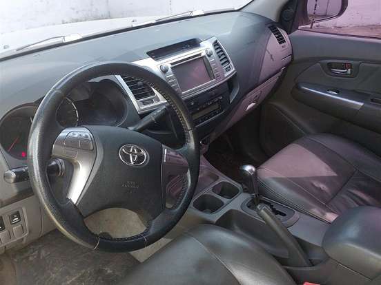 TOYOTA-HILUX-2.7 SRV 4X2 CD 16V FLEX 4P AUTOMÁTICO TOYOTA-HILUX-2014