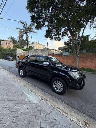 TOYOTA-HILUX-2012