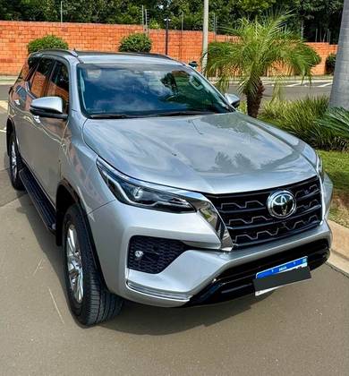 TOYOTA HILUX SW4 2.8 D-4D TURBO DIESEL SRX 7L 4X4 AUTOMÁTICO