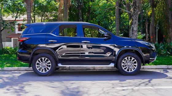 TOYOTA HILUX SW4 2.8 D-4D TURBO DIESEL SRX 7L 4X4 AUTOMÁTICO