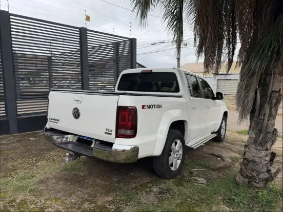 VOLKSWAGEN-AMAROK-2012