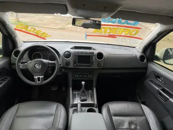 VOLKSWAGEN-AMAROK-2012