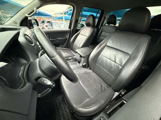VOLKSWAGEN-AMAROK-2013