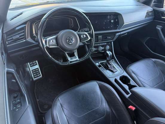 VOLKSWAGEN-JETTA-2020