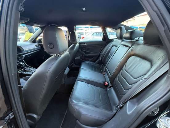VOLKSWAGEN-JETTA-2020