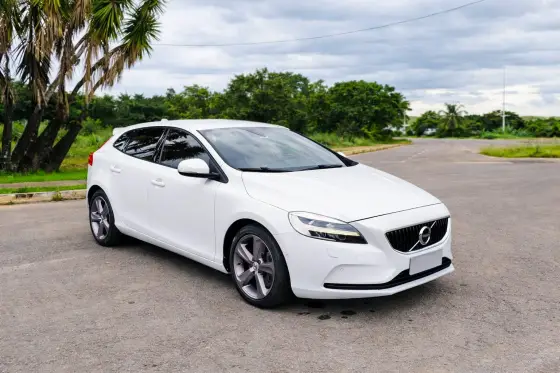 VOLVO V40 2.0 T4 MOMENTUM GASOLINA 4P AUTOMÁTICO