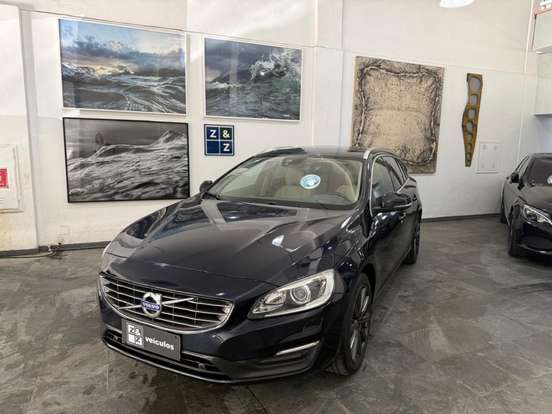 VOLVO-V60-2.0 T4 MOMENTUM GASOLINA 4P AUTOMÁTICO VOLVO-V60-2017