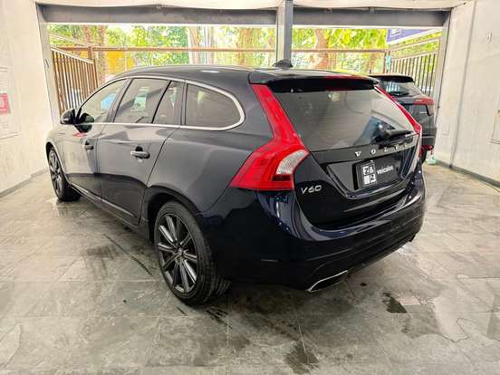 VOLVO-V60-2.0 T4 MOMENTUM GASOLINA 4P AUTOMÁTICO VOLVO-V60-2017