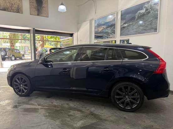 VOLVO-V60-2017