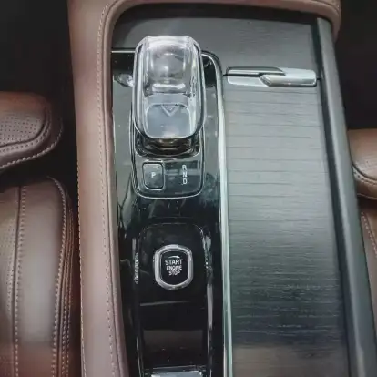 VOLVO-XC90-2022