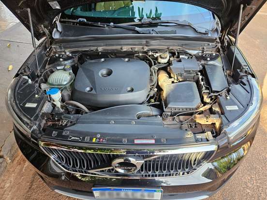VOLVO-XC40-2019