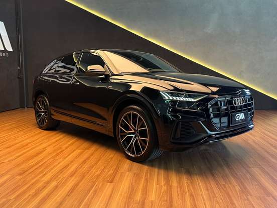 AUDI-Q8-2022