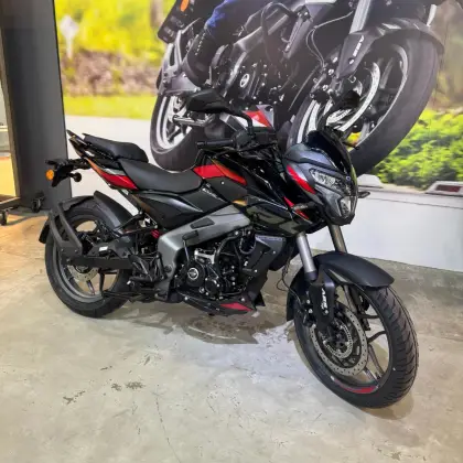 BAJAJ DOMINAR NS160 BAJAJ DOMINAR NS160