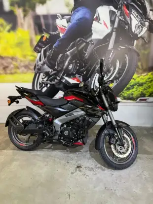 BAJAJ-DOMINAR NS200-2026